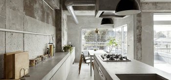 Кухня в стиле бетон и дерево в Сысерти